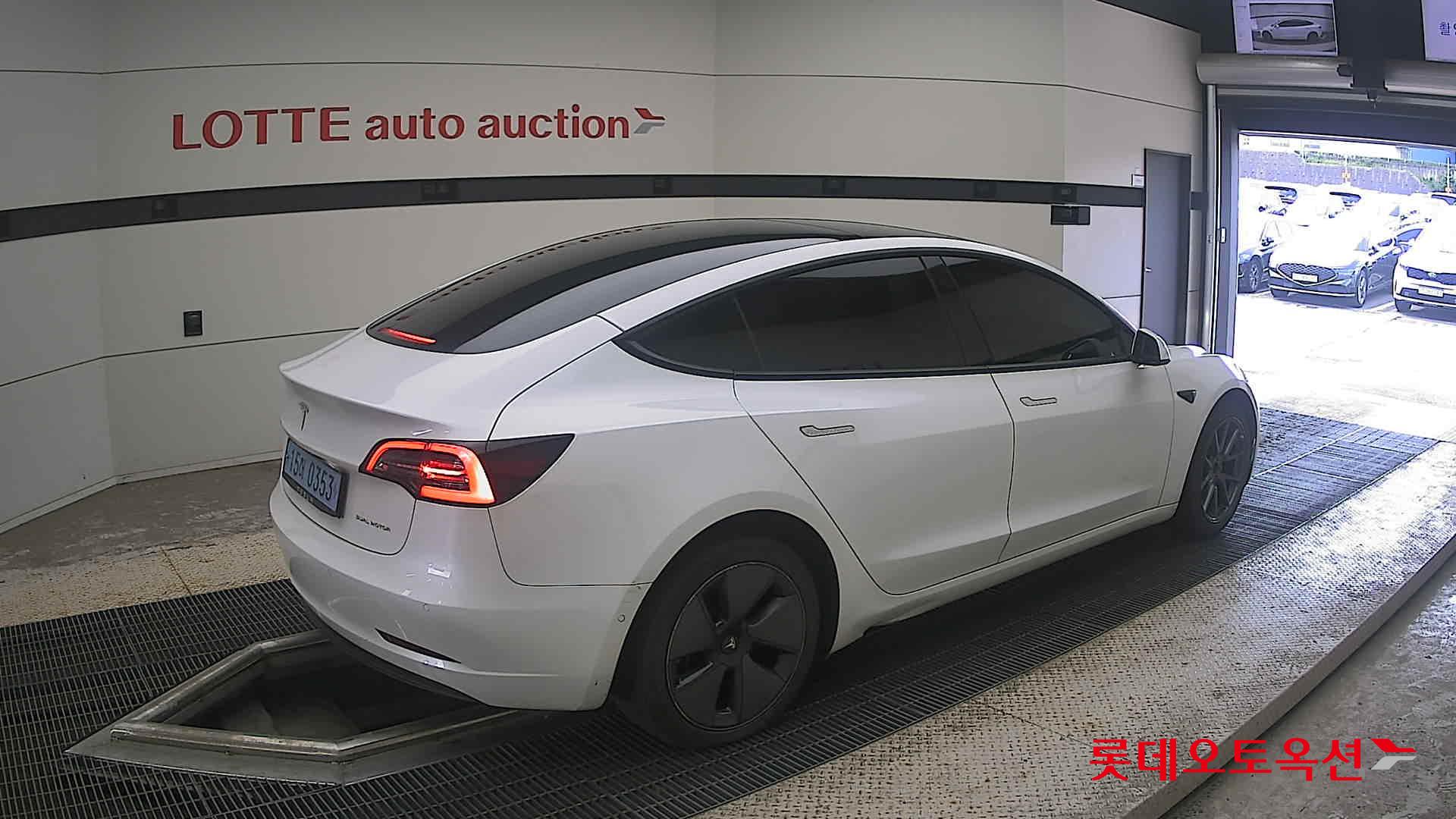 2022 - tesla model 3