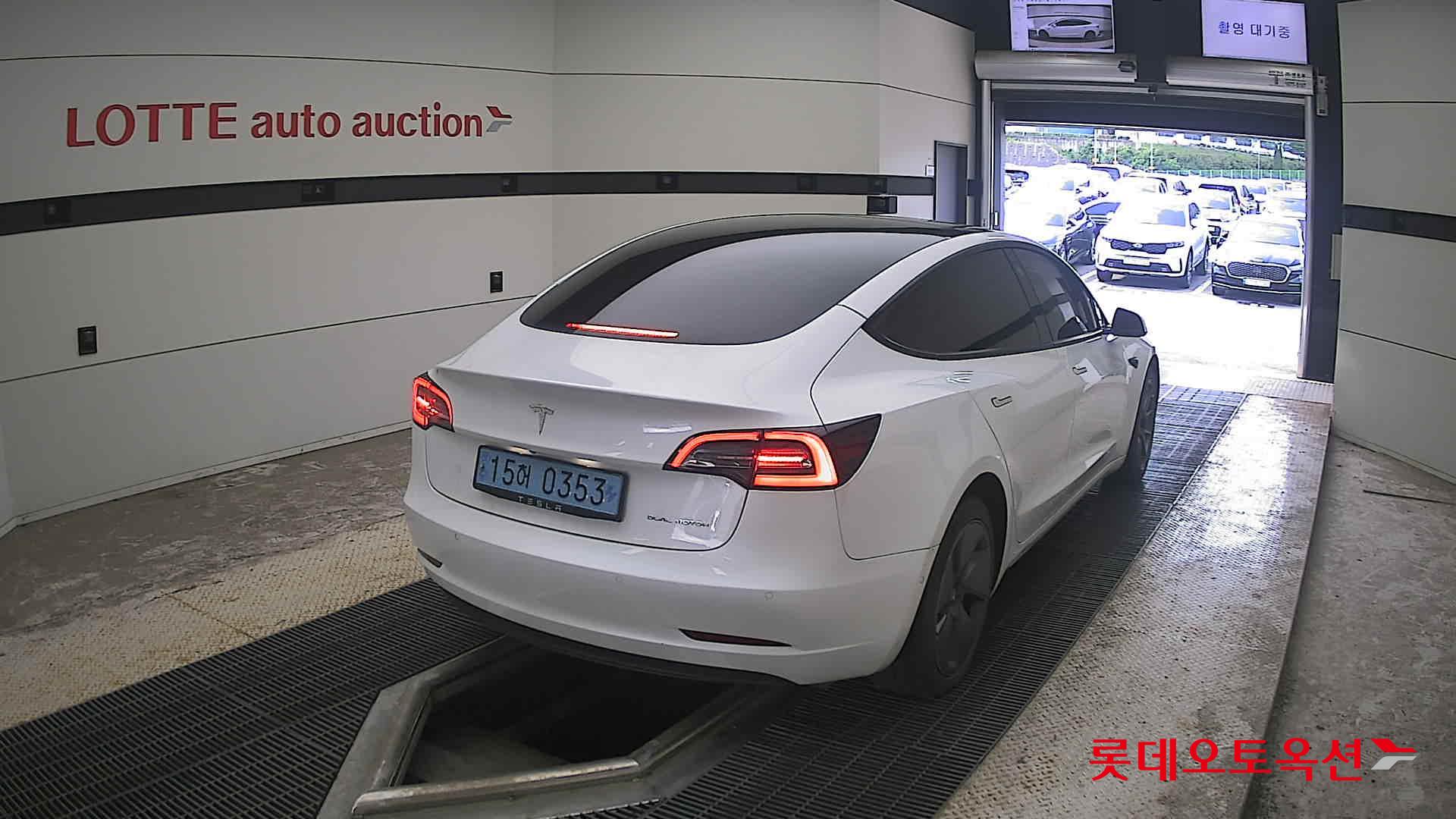 2022 - tesla model 3