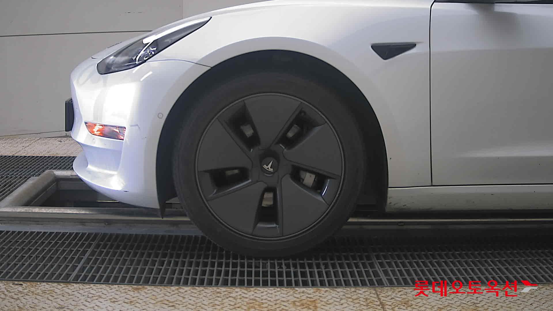 2022 - tesla model 3