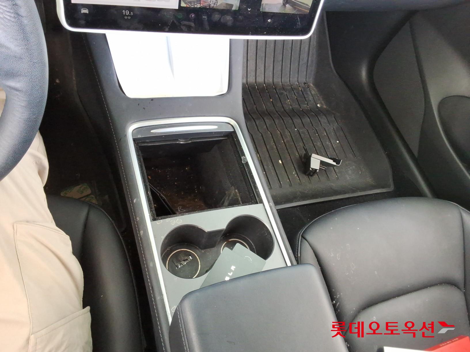 2022 - tesla model 3