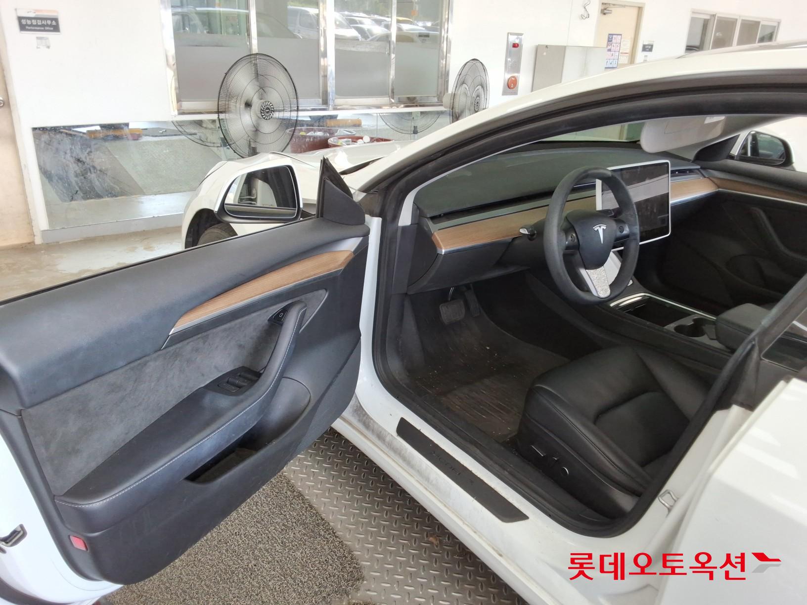 2022 - tesla model 3