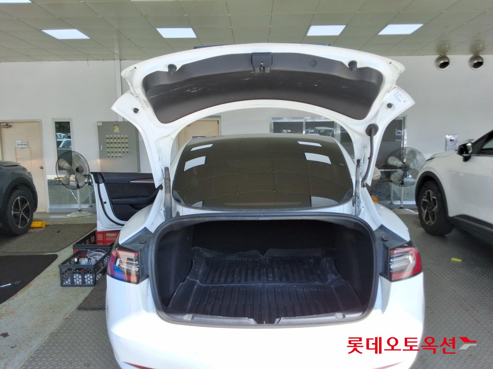 2022 - tesla model 3