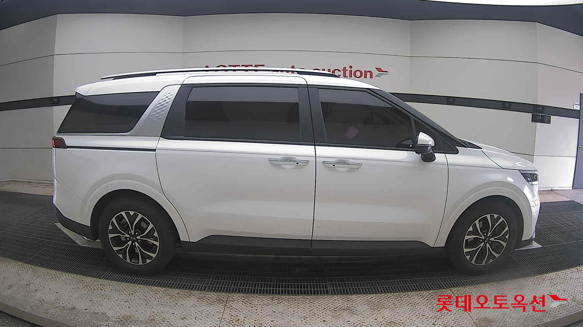 2021 - kia carnival