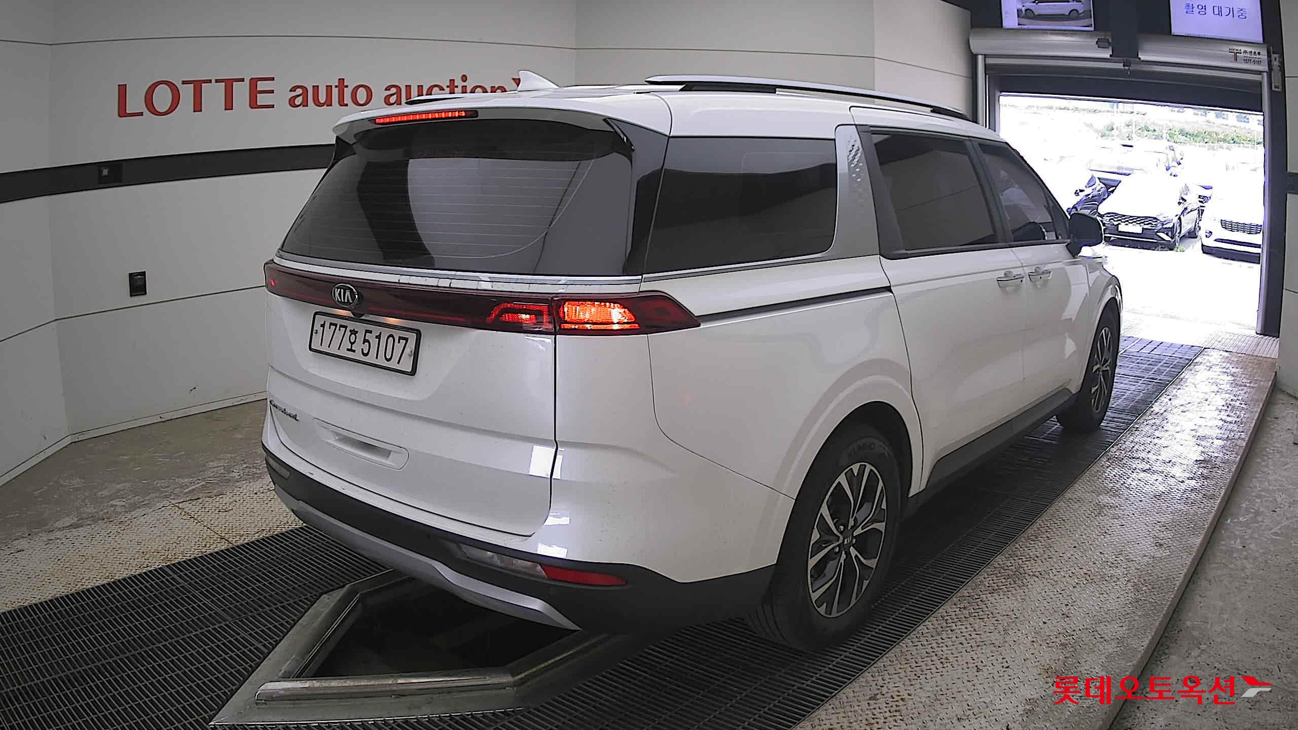 2021 - kia carnival