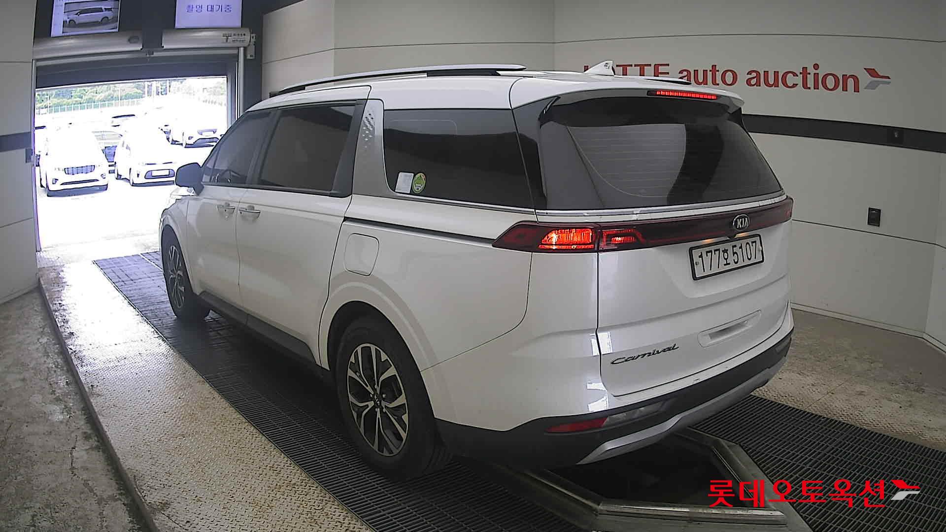 2021 - kia carnival