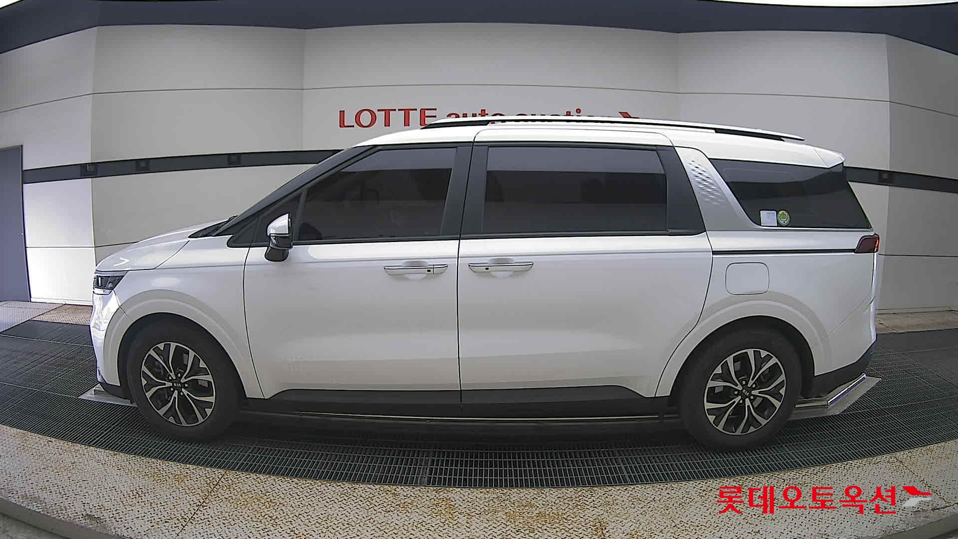 2021 - kia carnival