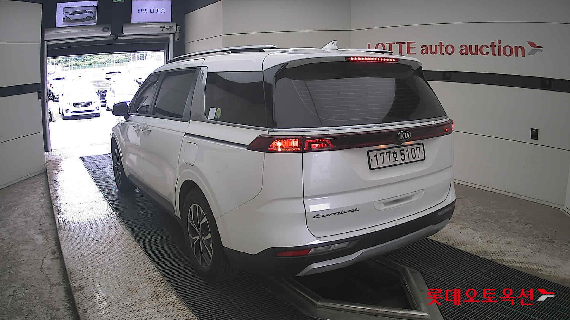 2021 - kia carnival