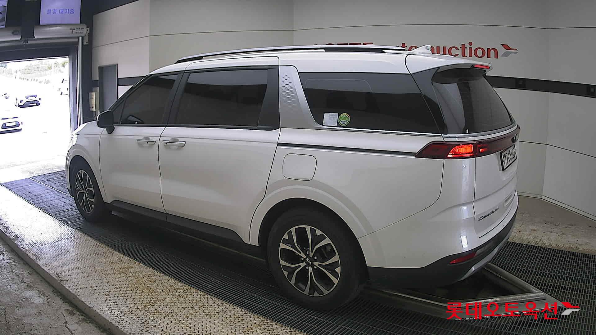 2021 - kia carnival