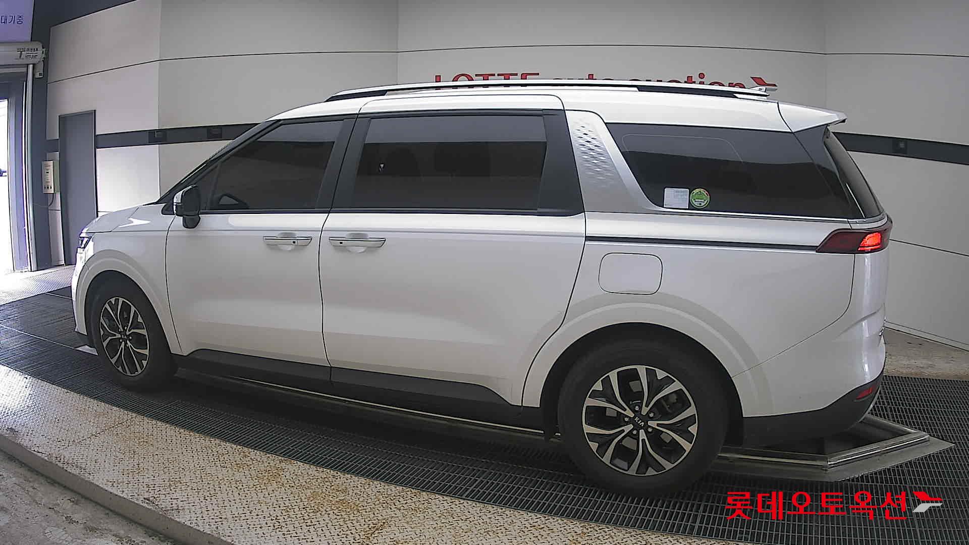 2021 - kia carnival