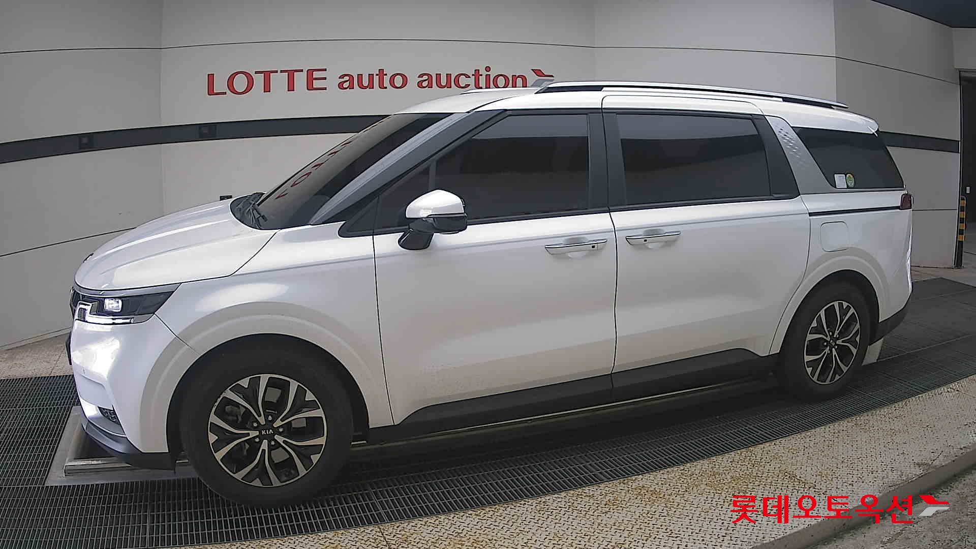 2021 - kia carnival