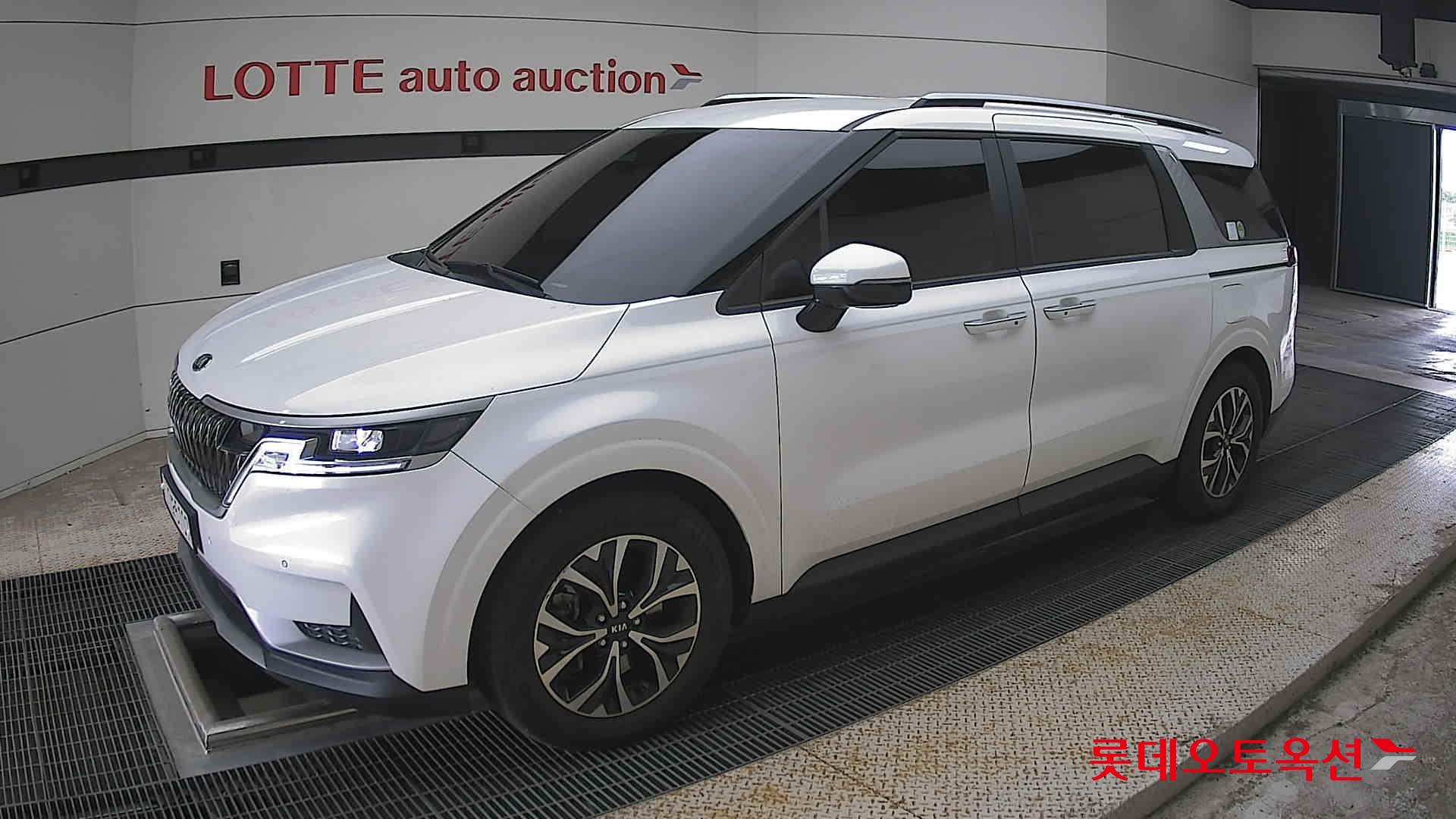 2021 - kia carnival
