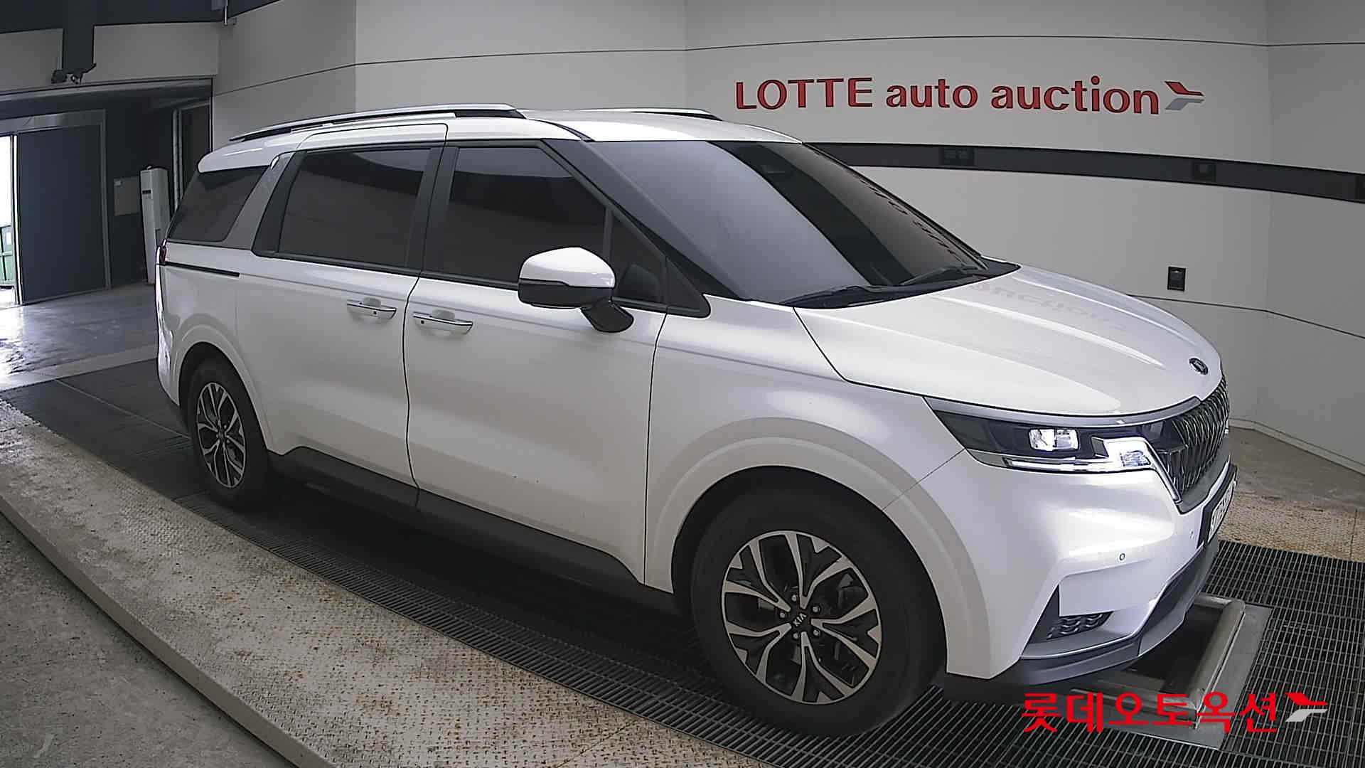 2021 - kia carnival