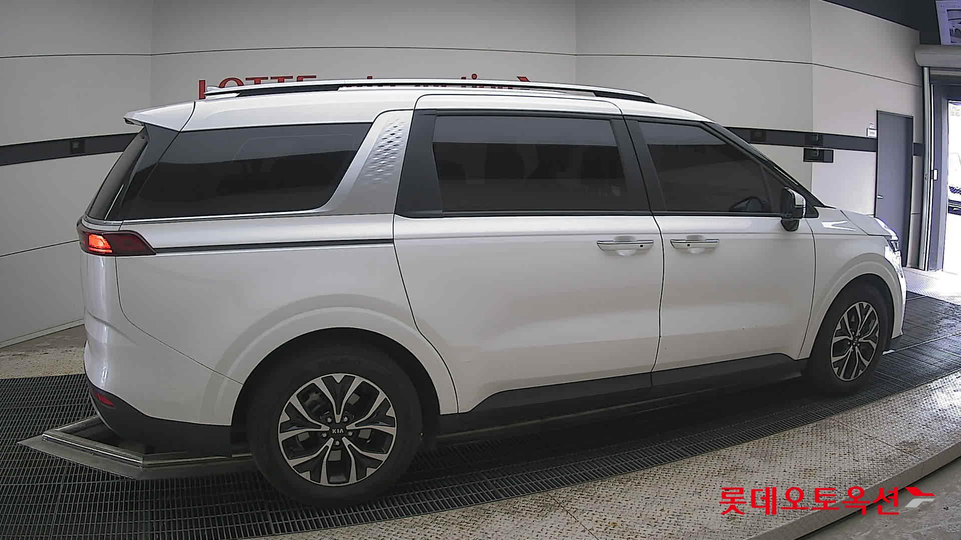 2021 - kia carnival