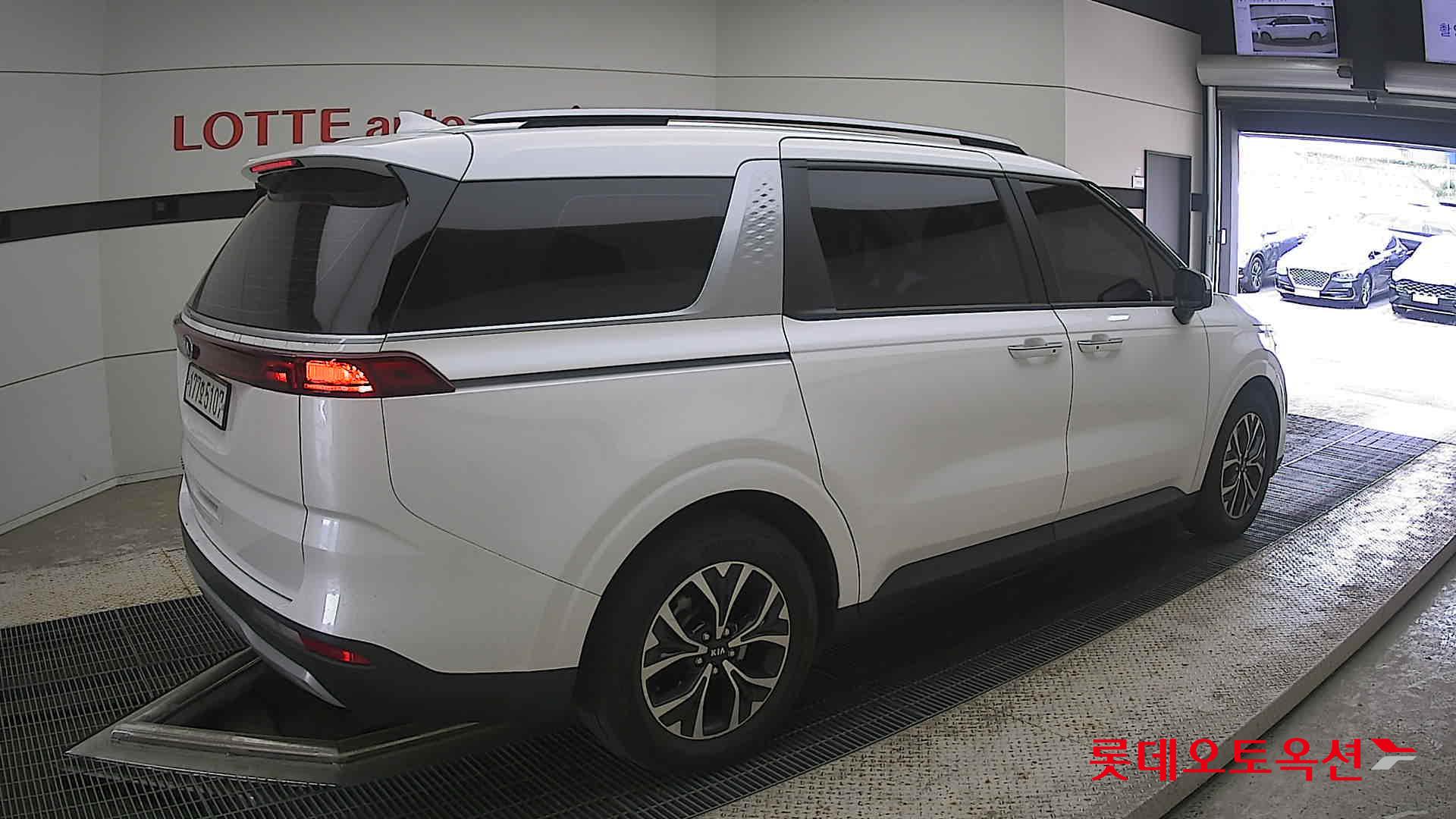 2021 - kia carnival