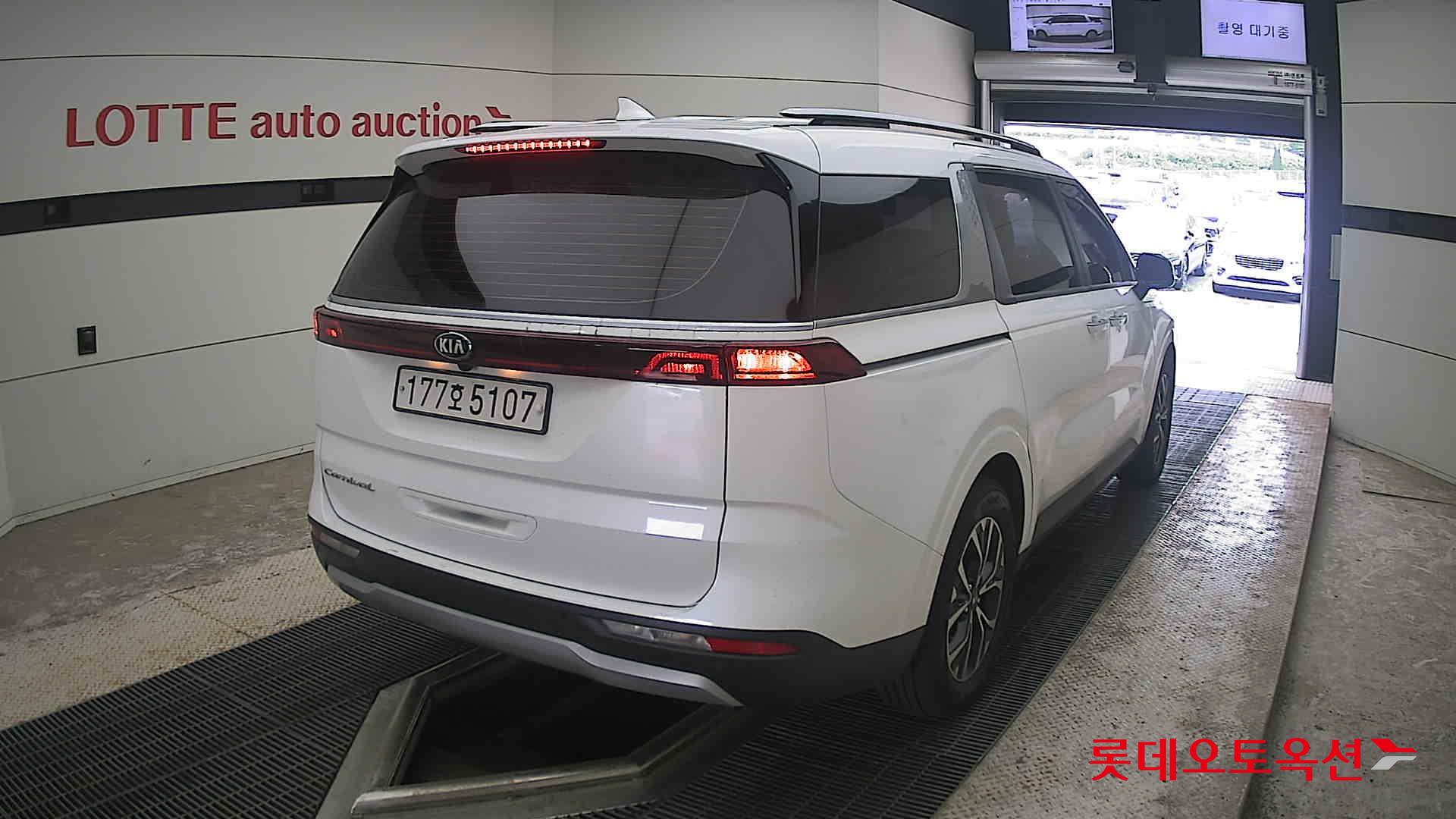 2021 - kia carnival