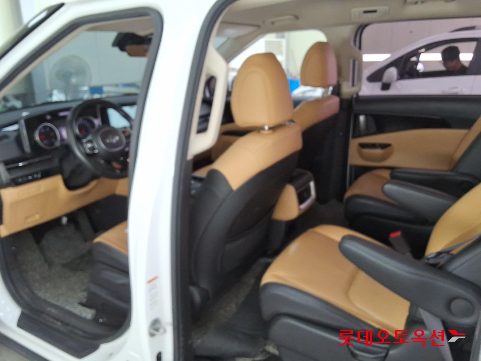 2021 - kia carnival