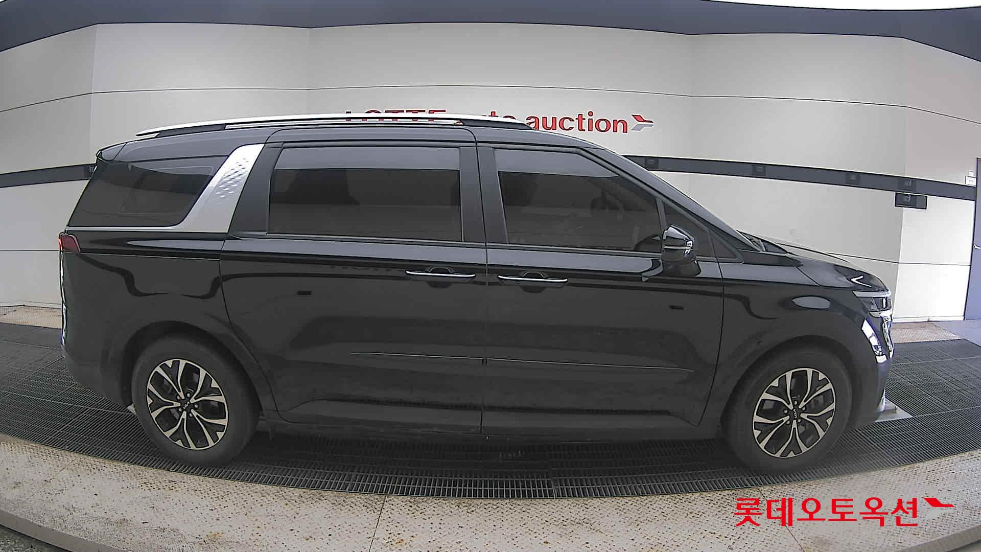 2023 - kia carnival