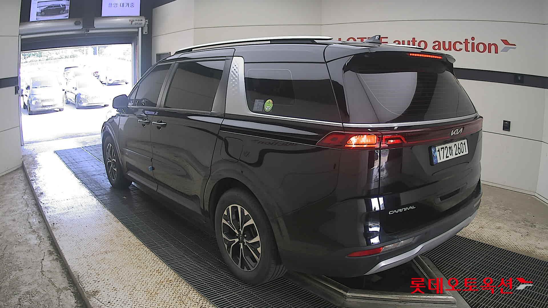 2023 - kia carnival