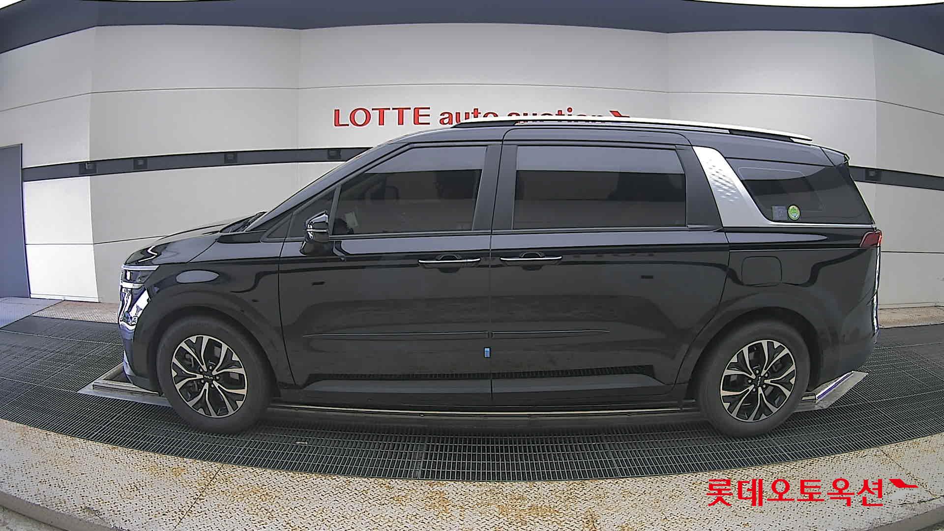 2023 - kia carnival