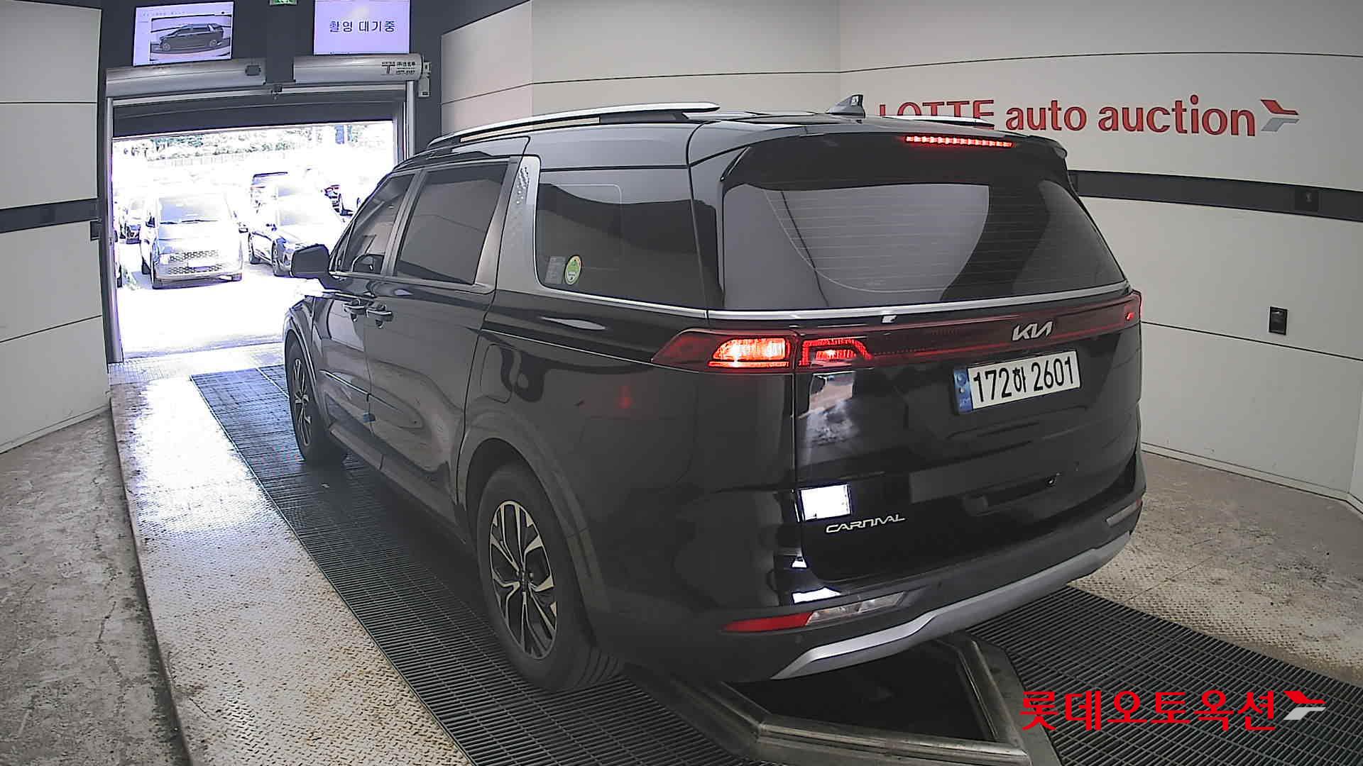 2023 - kia carnival