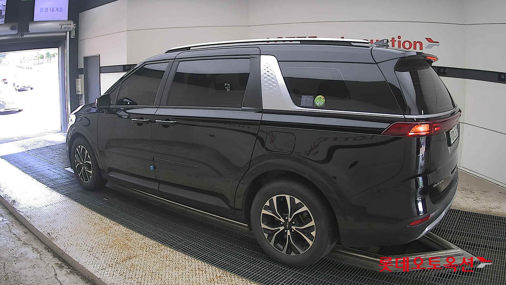 2023 - kia carnival