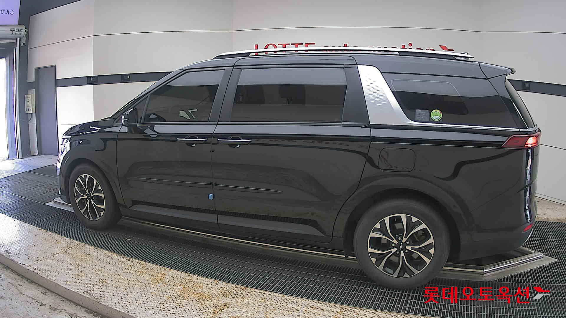 2023 - kia carnival