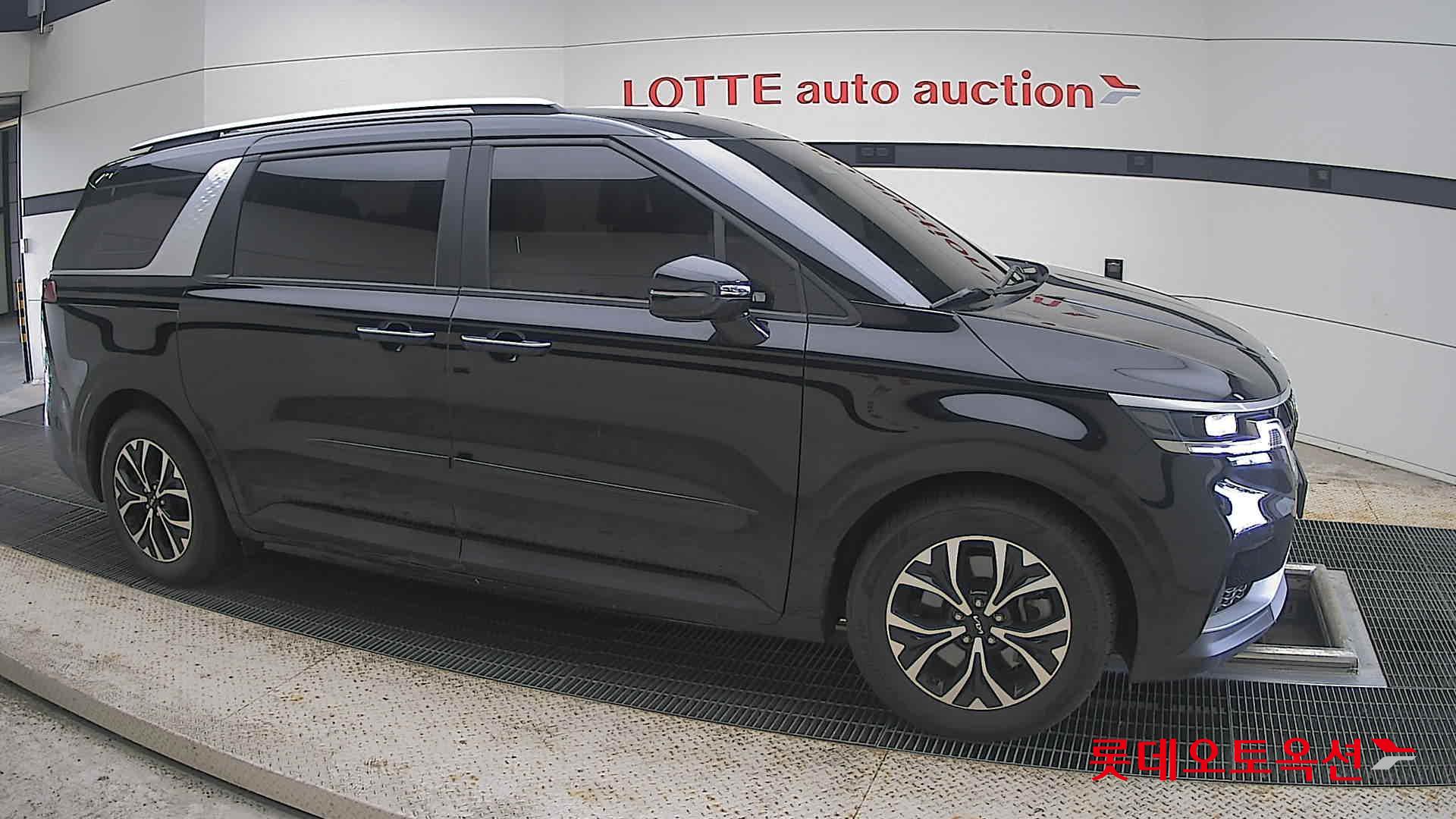 2023 - kia carnival