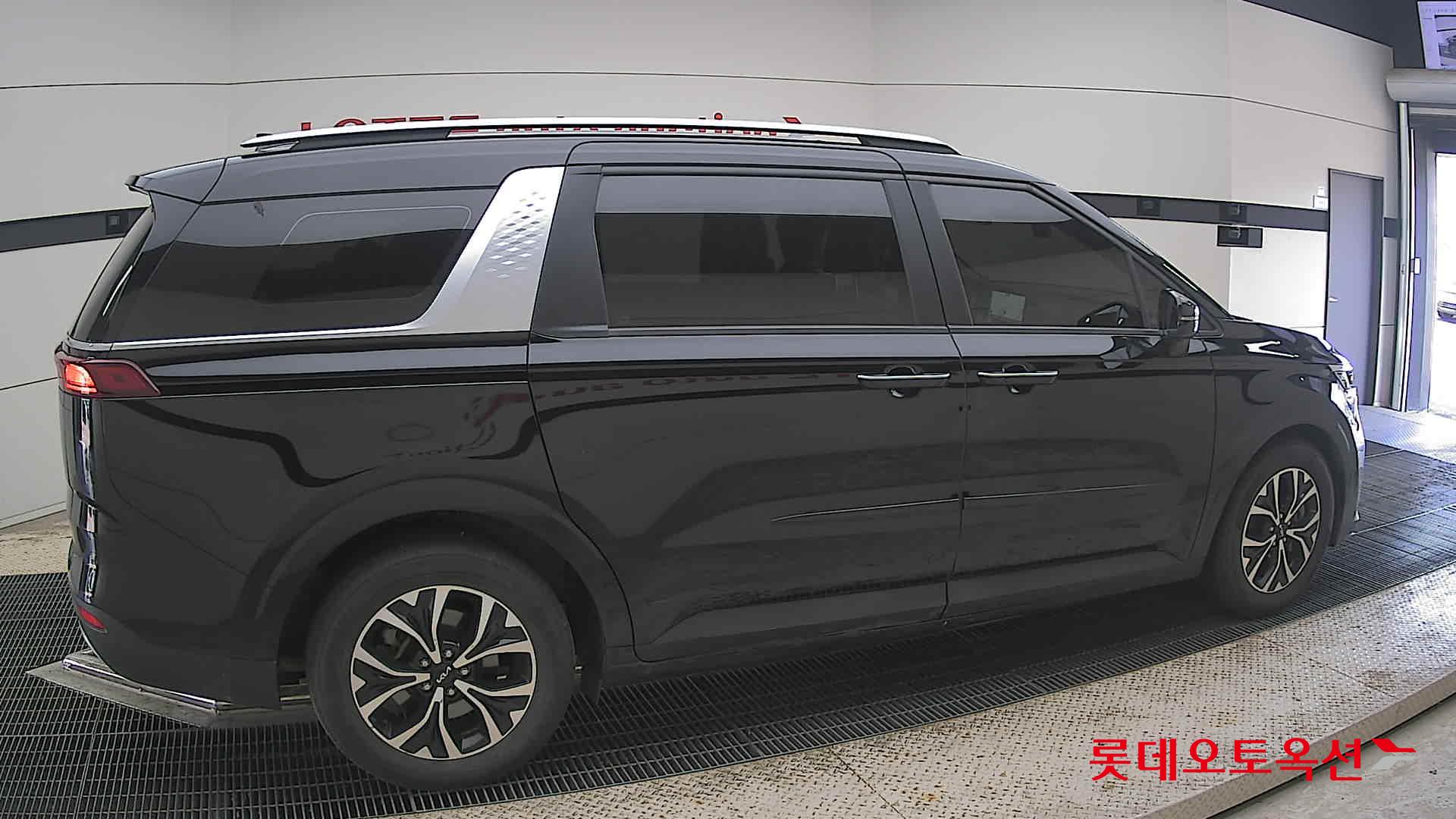 2023 - kia carnival
