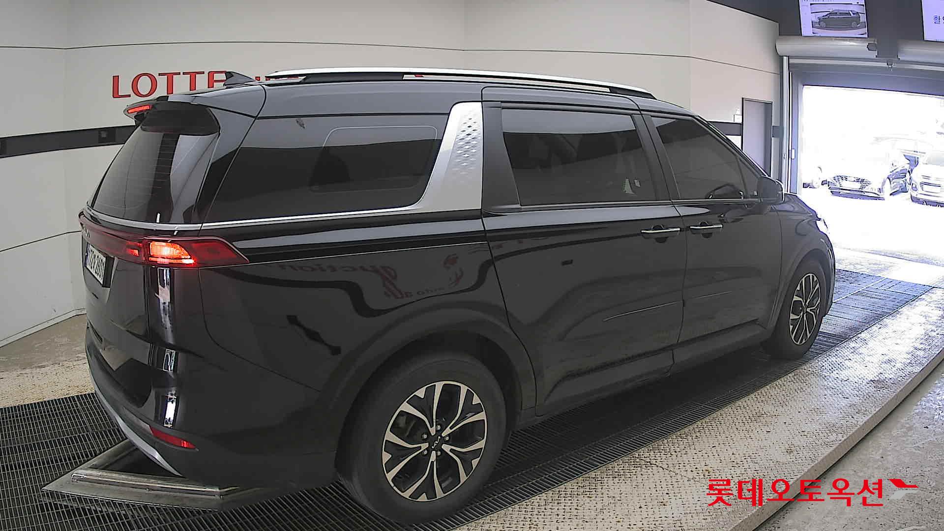 2023 - kia carnival