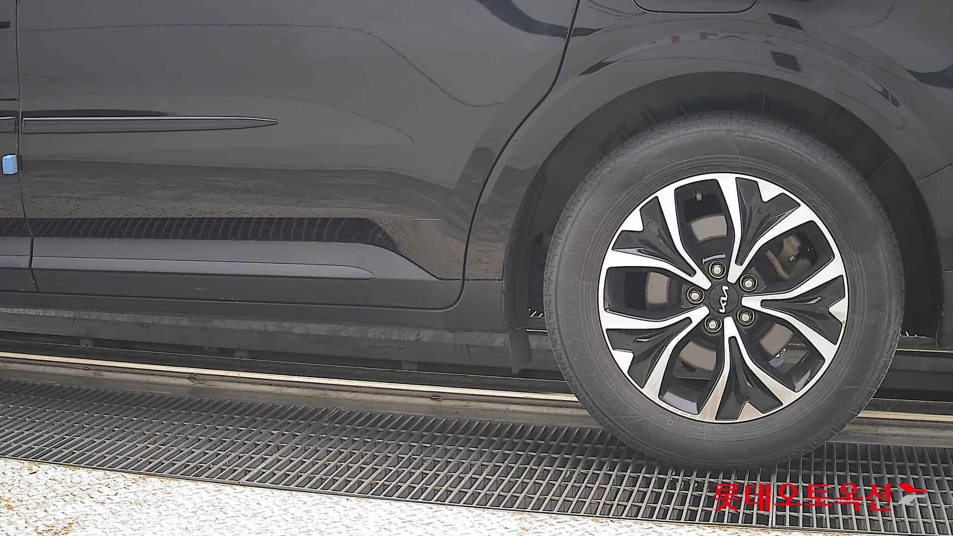2023 - kia carnival