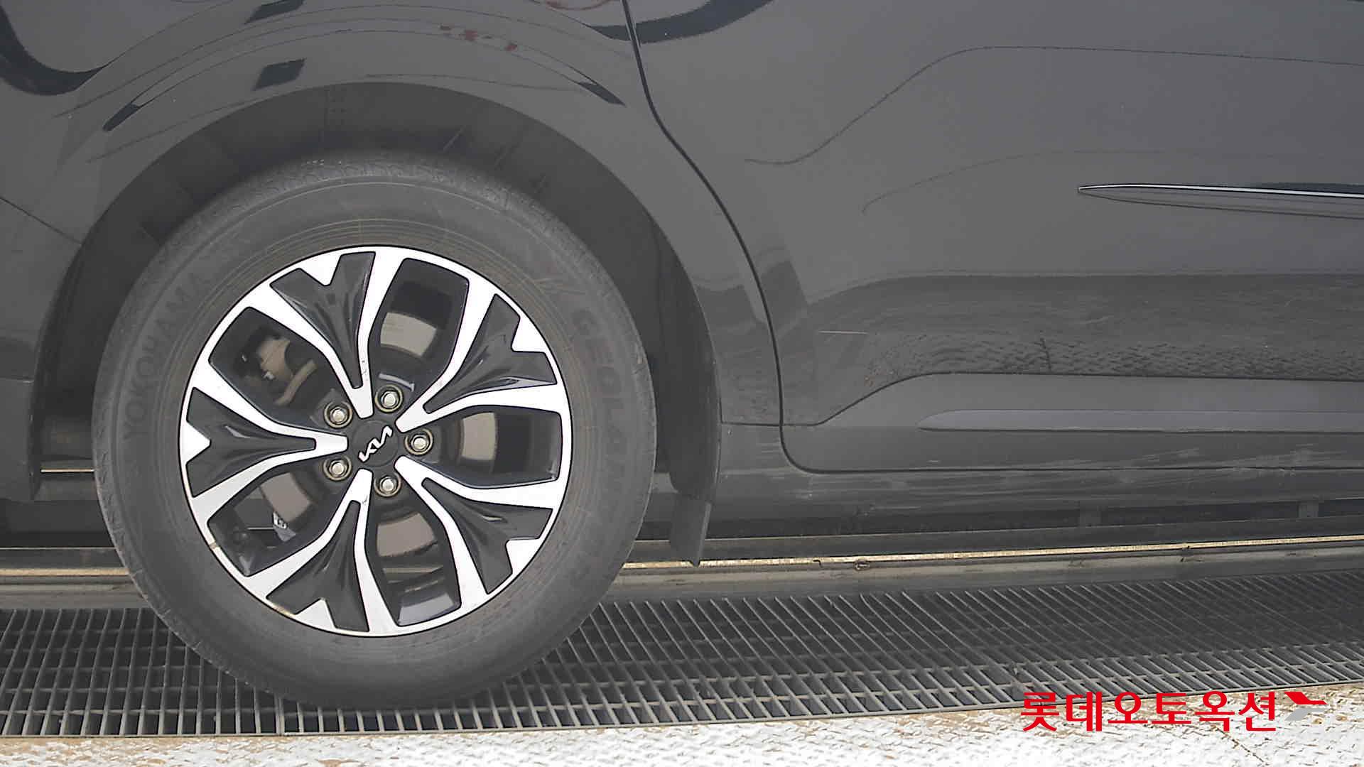 2023 - kia carnival