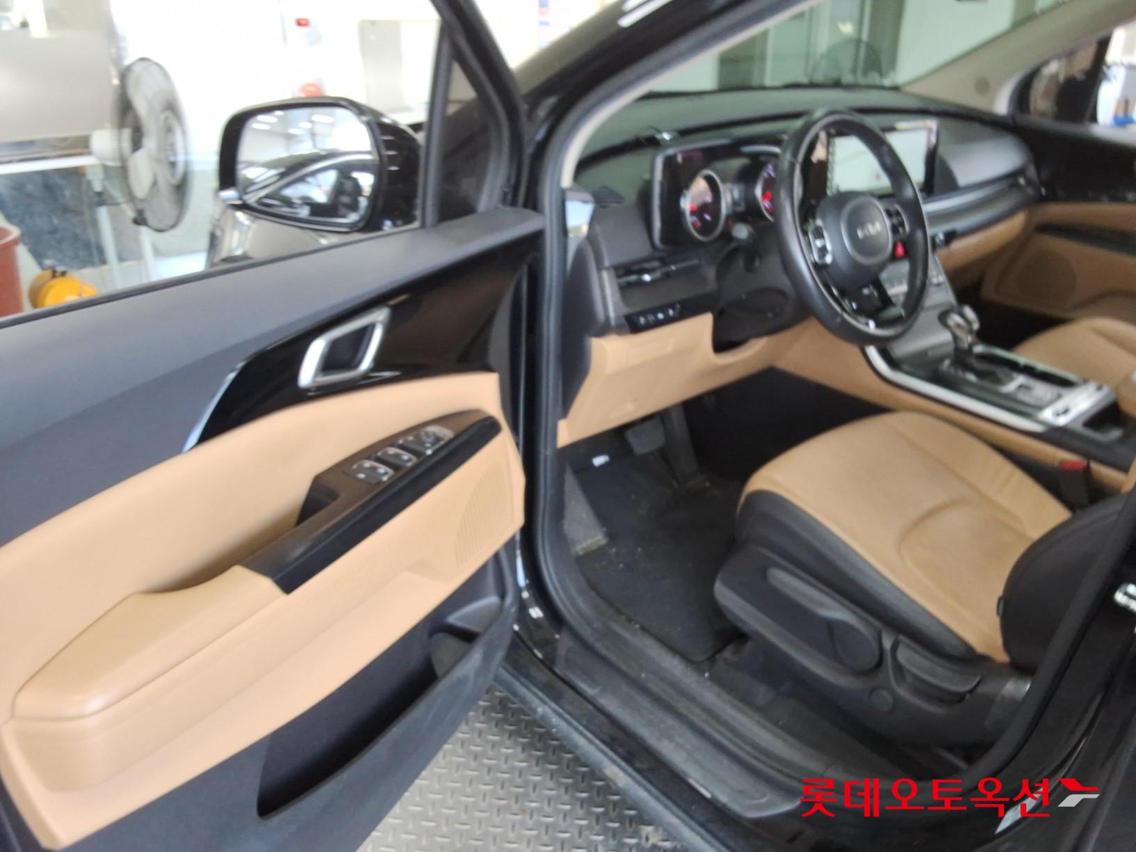 2023 - kia carnival