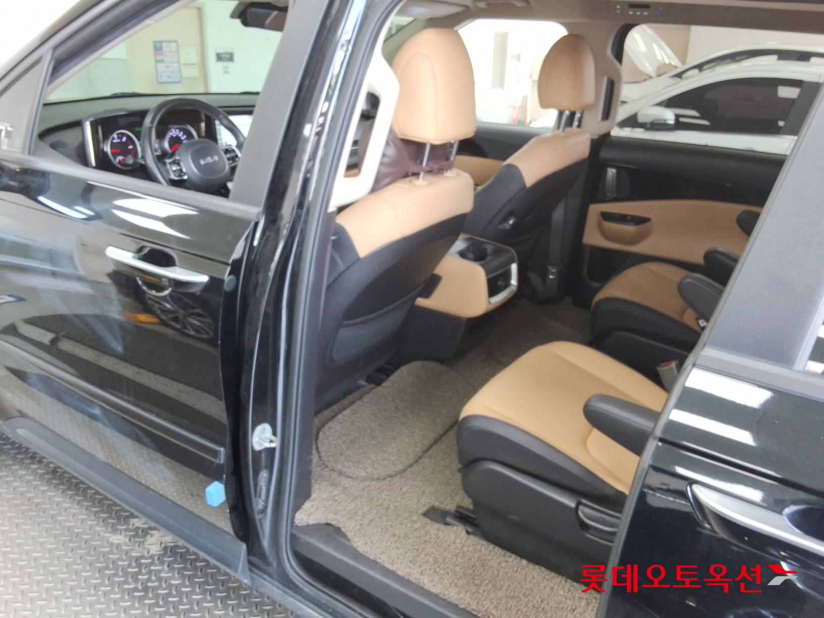 2023 - kia carnival