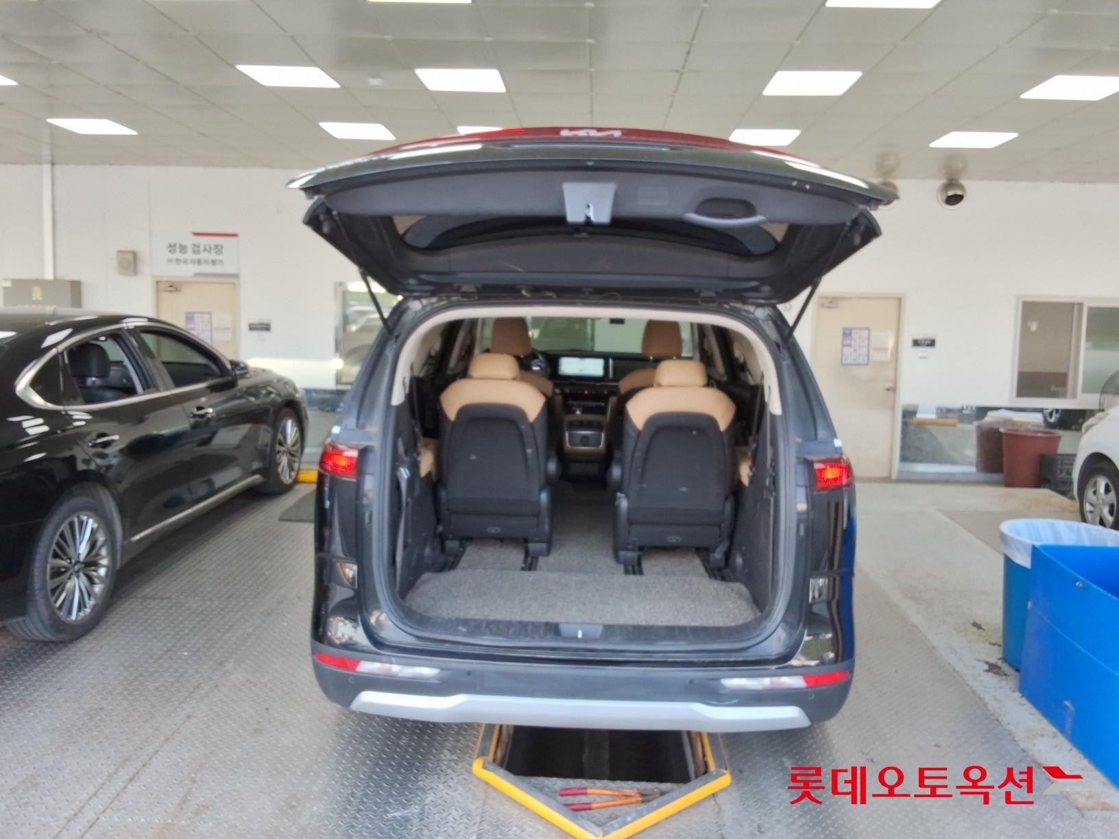 2023 - kia carnival