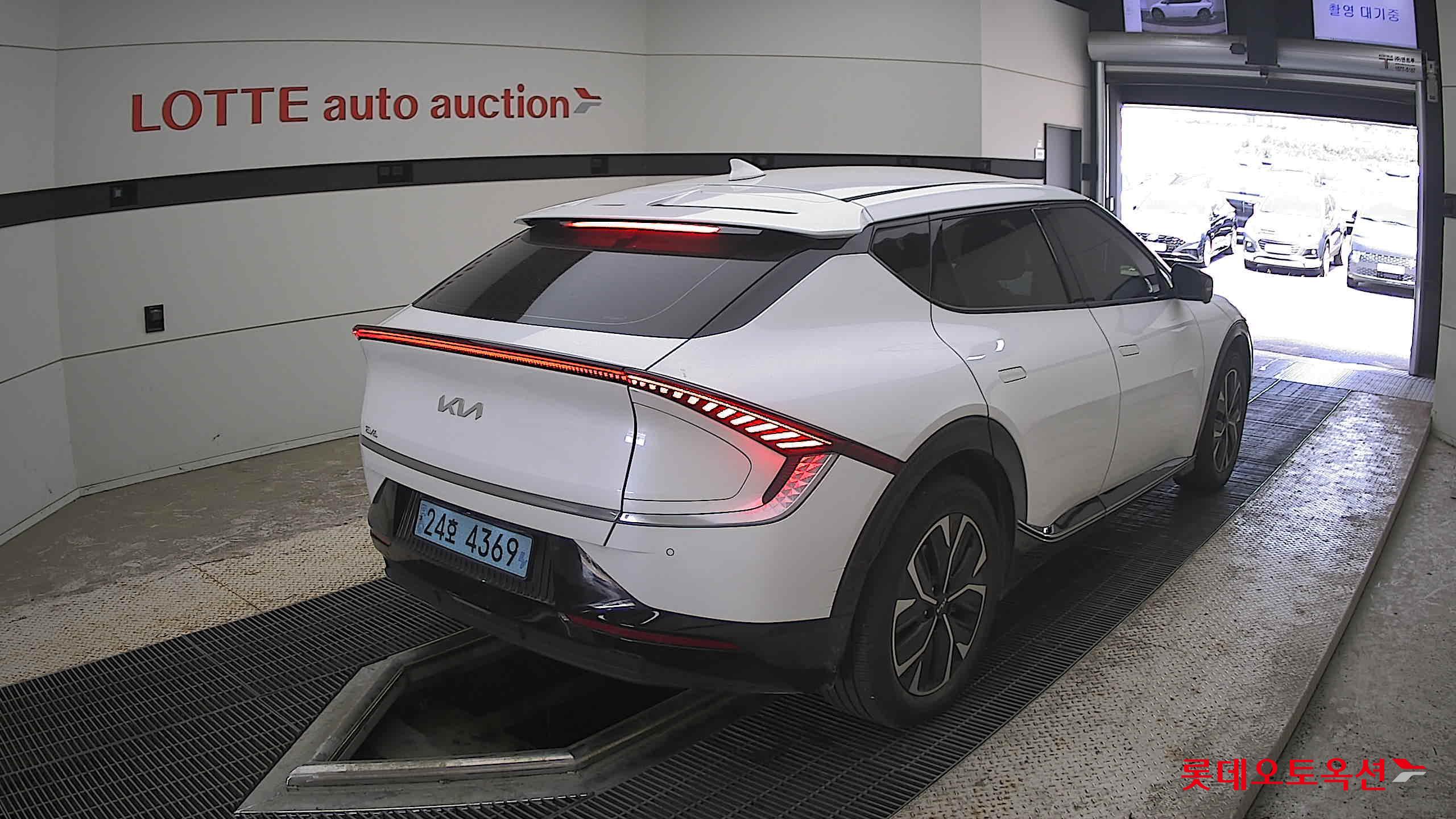 2023 - kia ev6