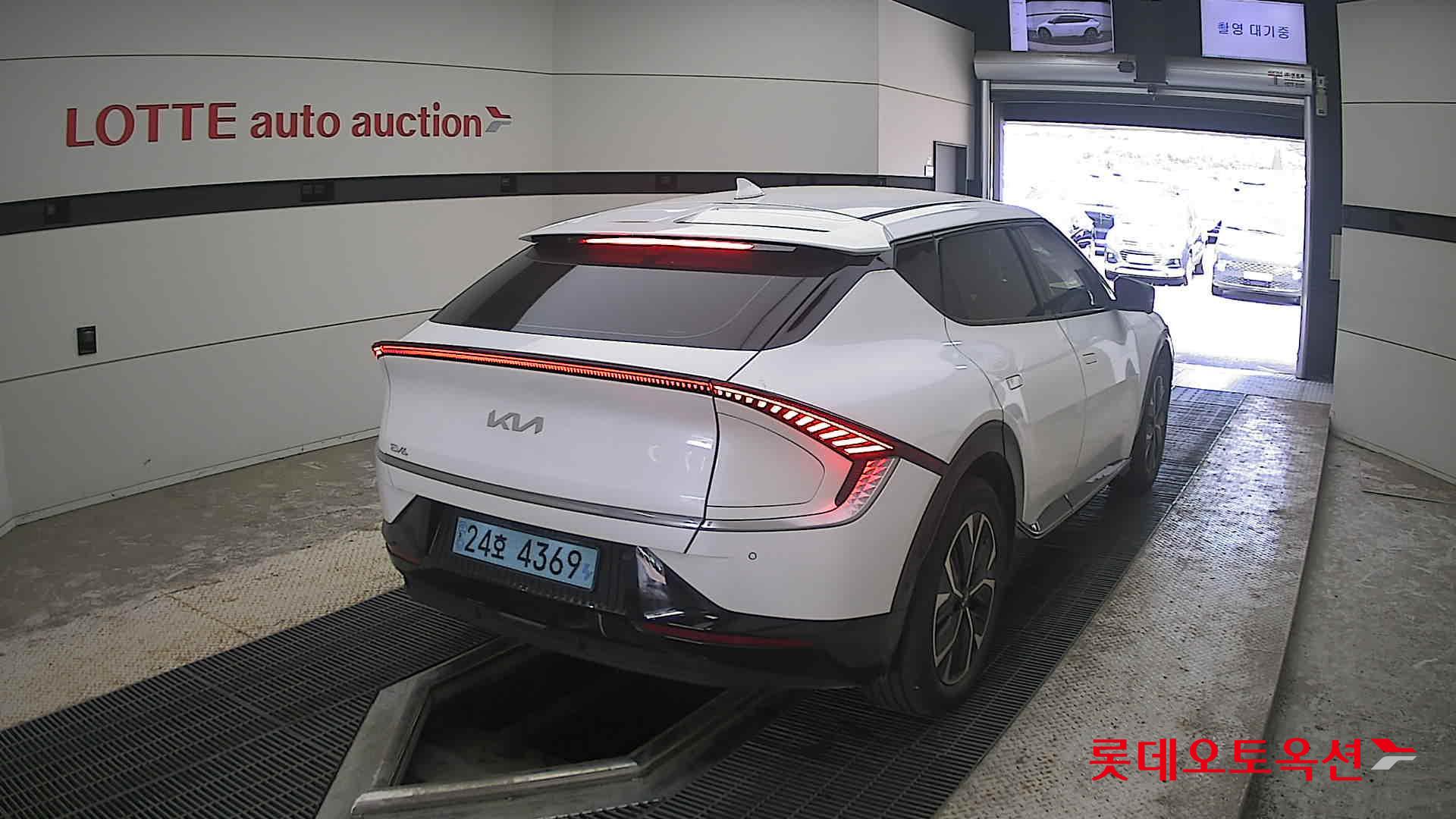 2023 - kia ev6