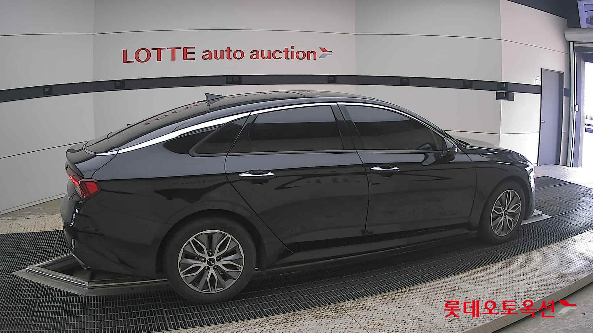 2022 - kia k5