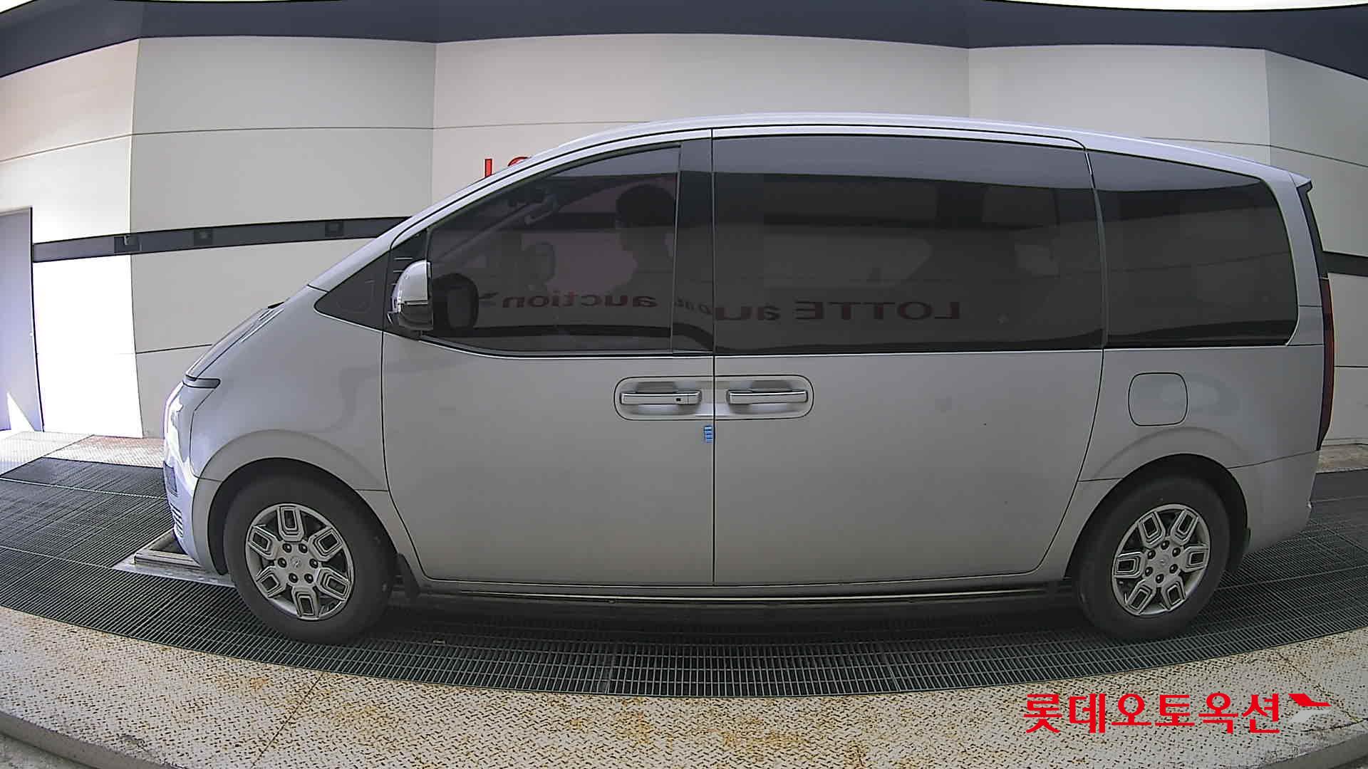 2022 - hyundai staria