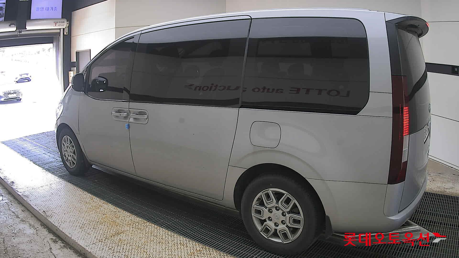 2022 - hyundai staria