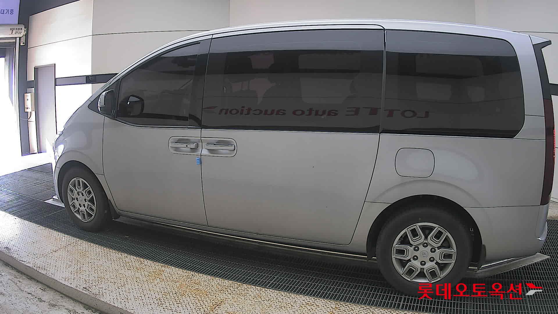 2022 - hyundai staria