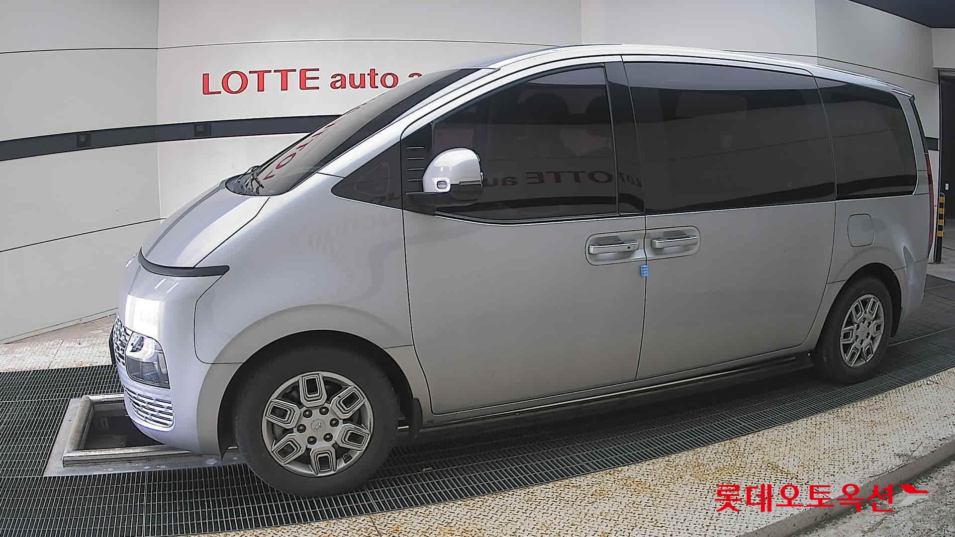 2022 - hyundai staria
