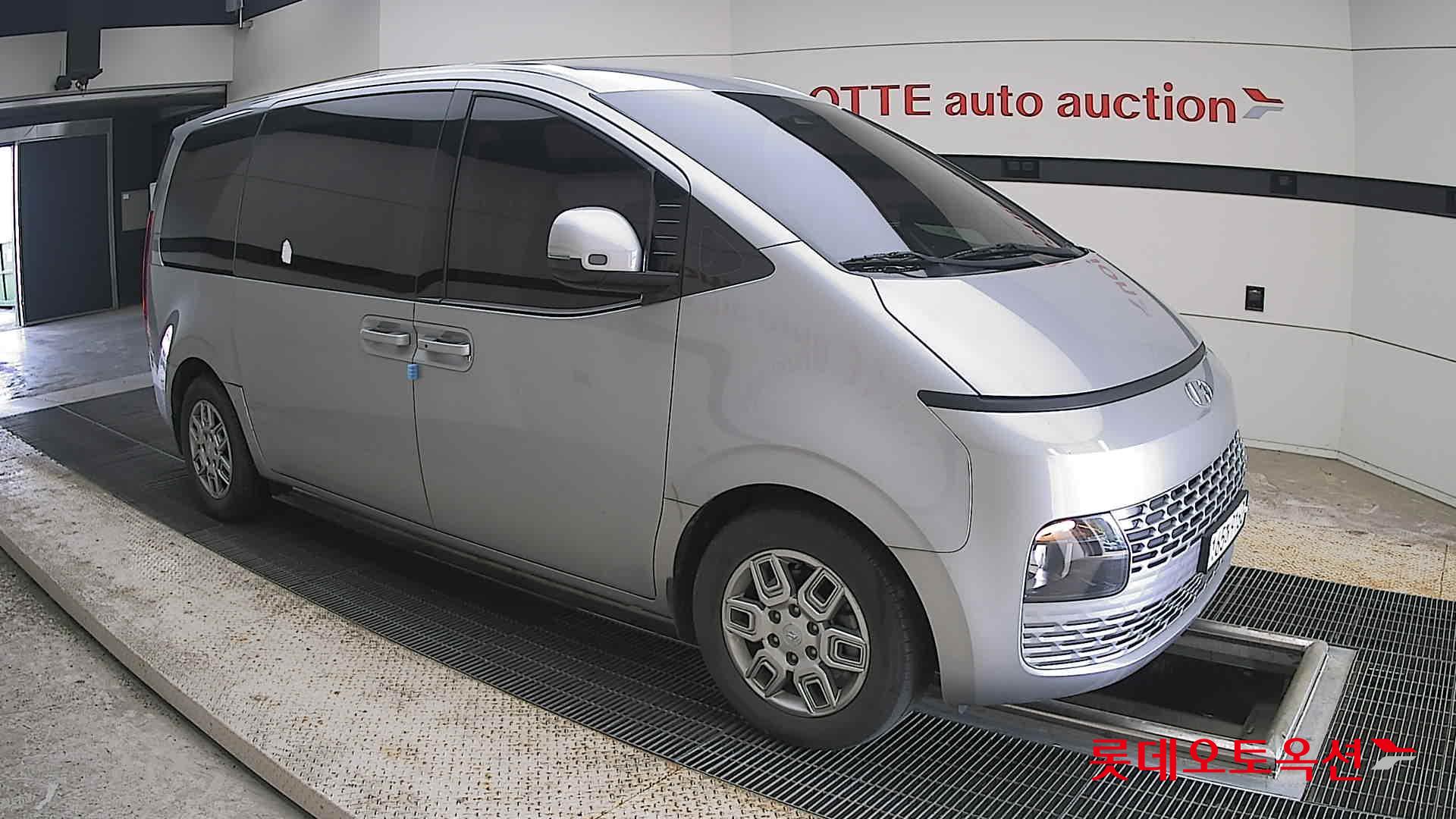 2022 - hyundai staria