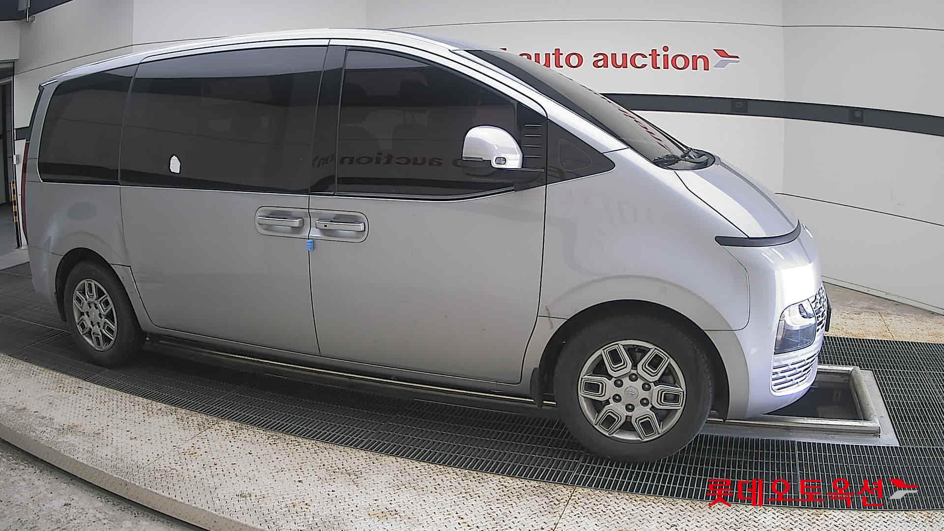 2022 - hyundai staria