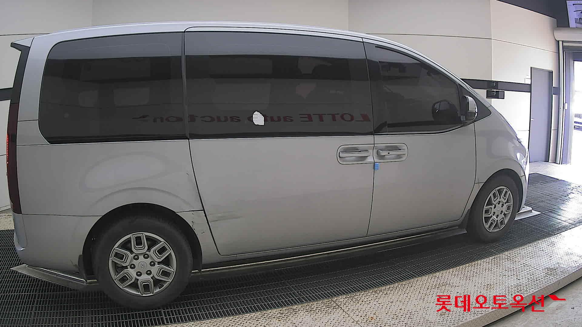 2022 - hyundai staria