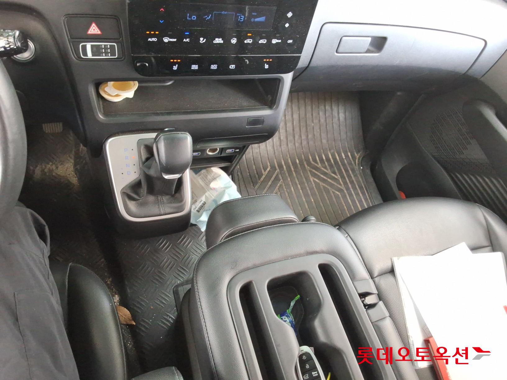 2022 - hyundai staria