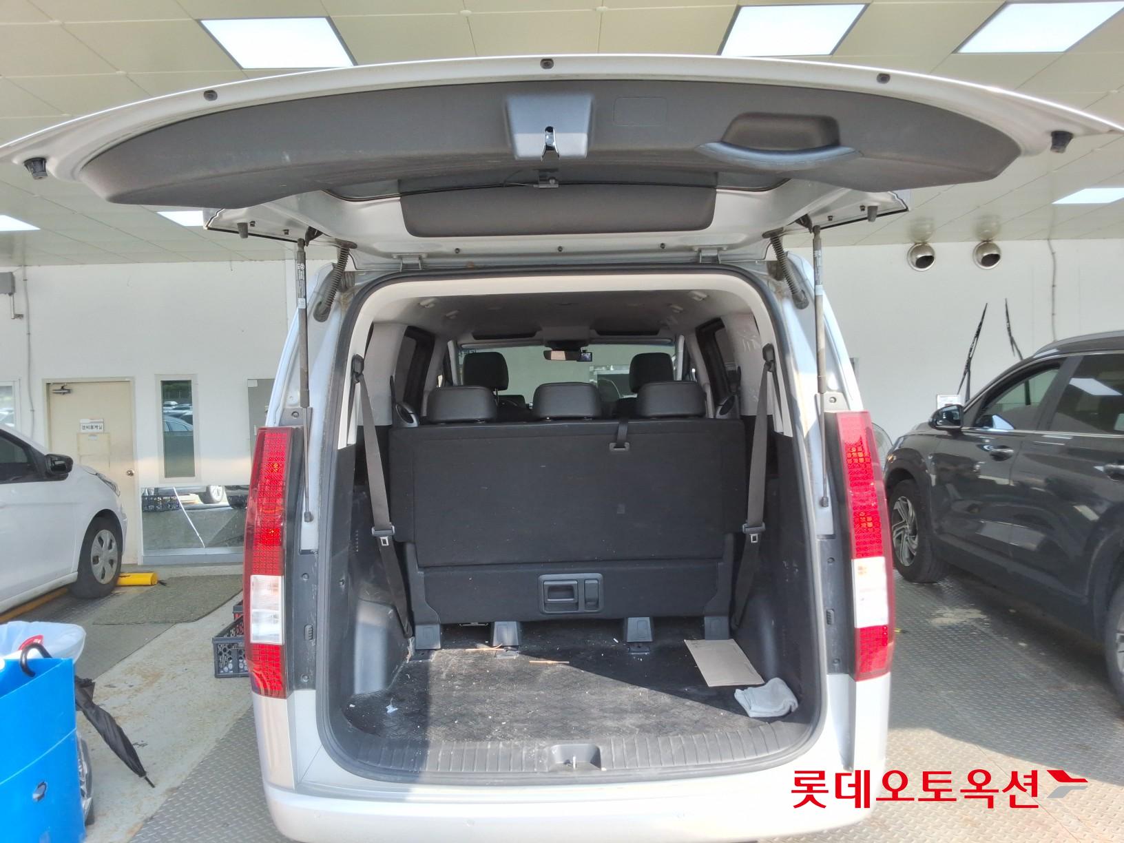 2022 - hyundai staria