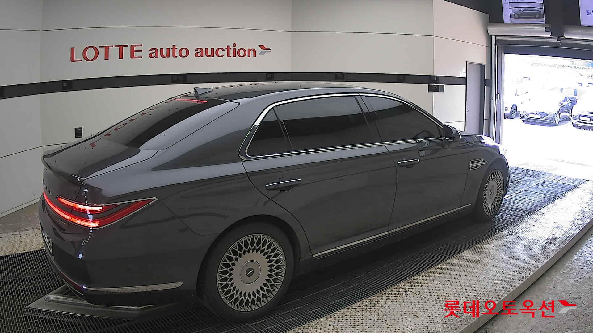 2021 - genesis g90