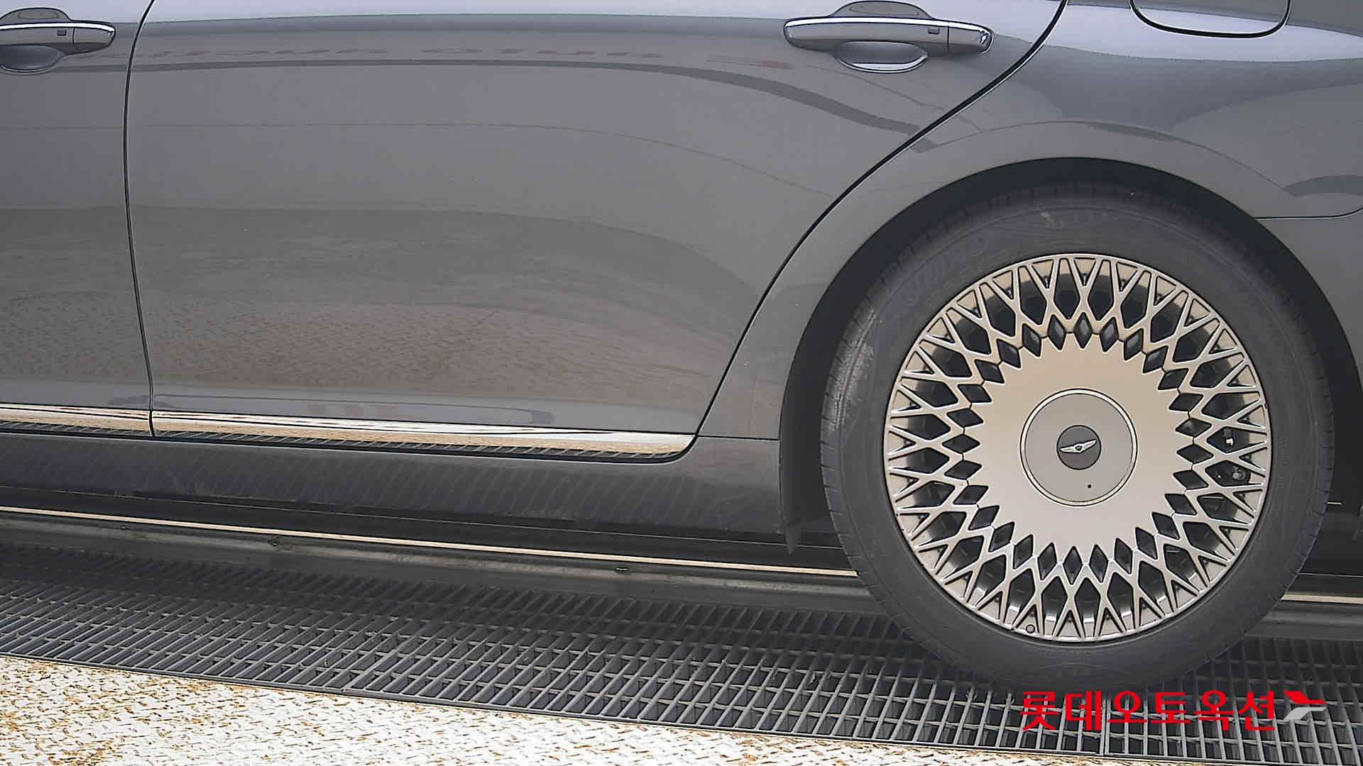 2021 - genesis g90