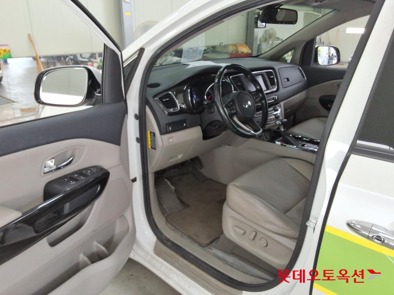 2020 - kia carnival