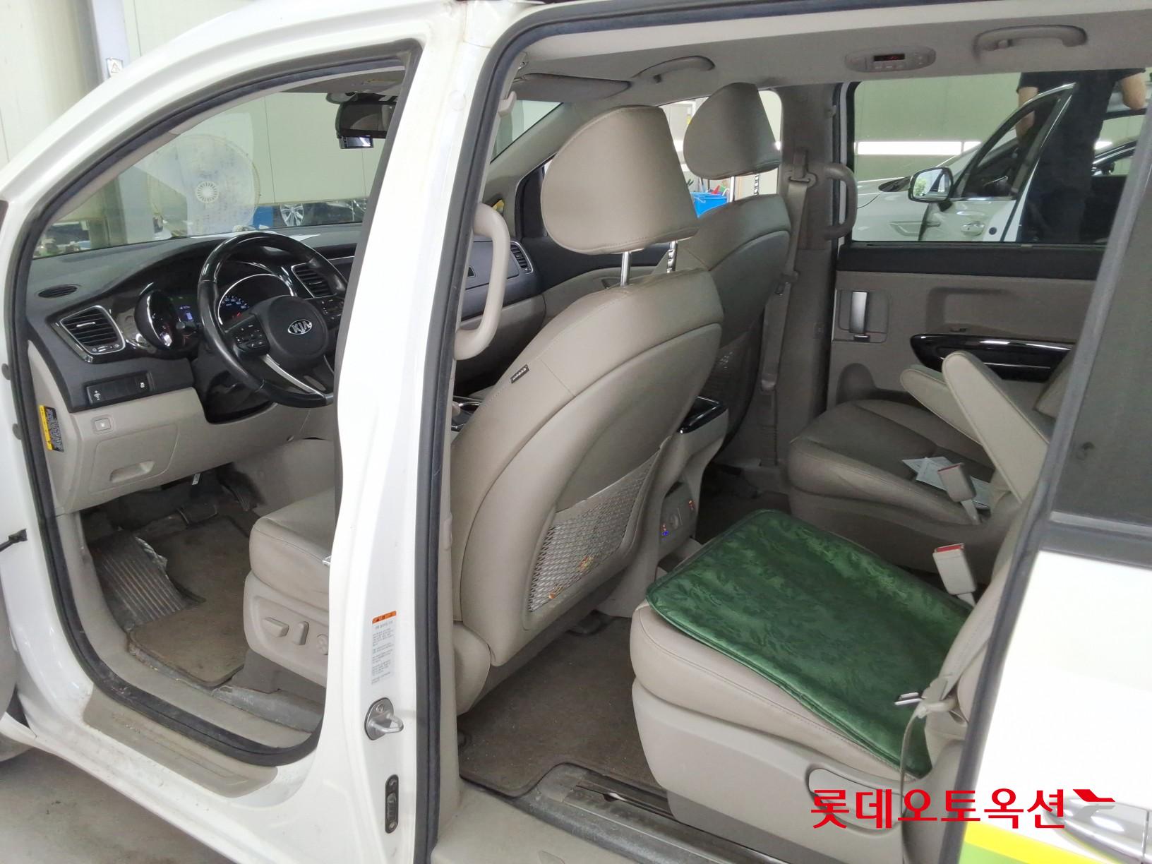 2020 - kia carnival